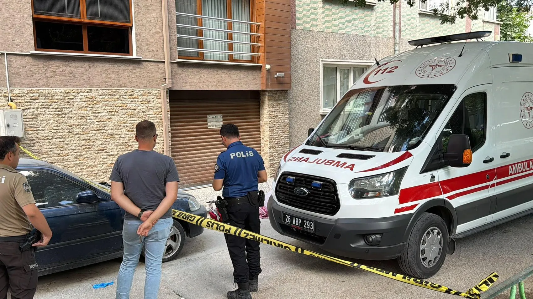 Eskişehir’de pencere faciası Yaslandığı korkuluk kopunca yere çakıldı