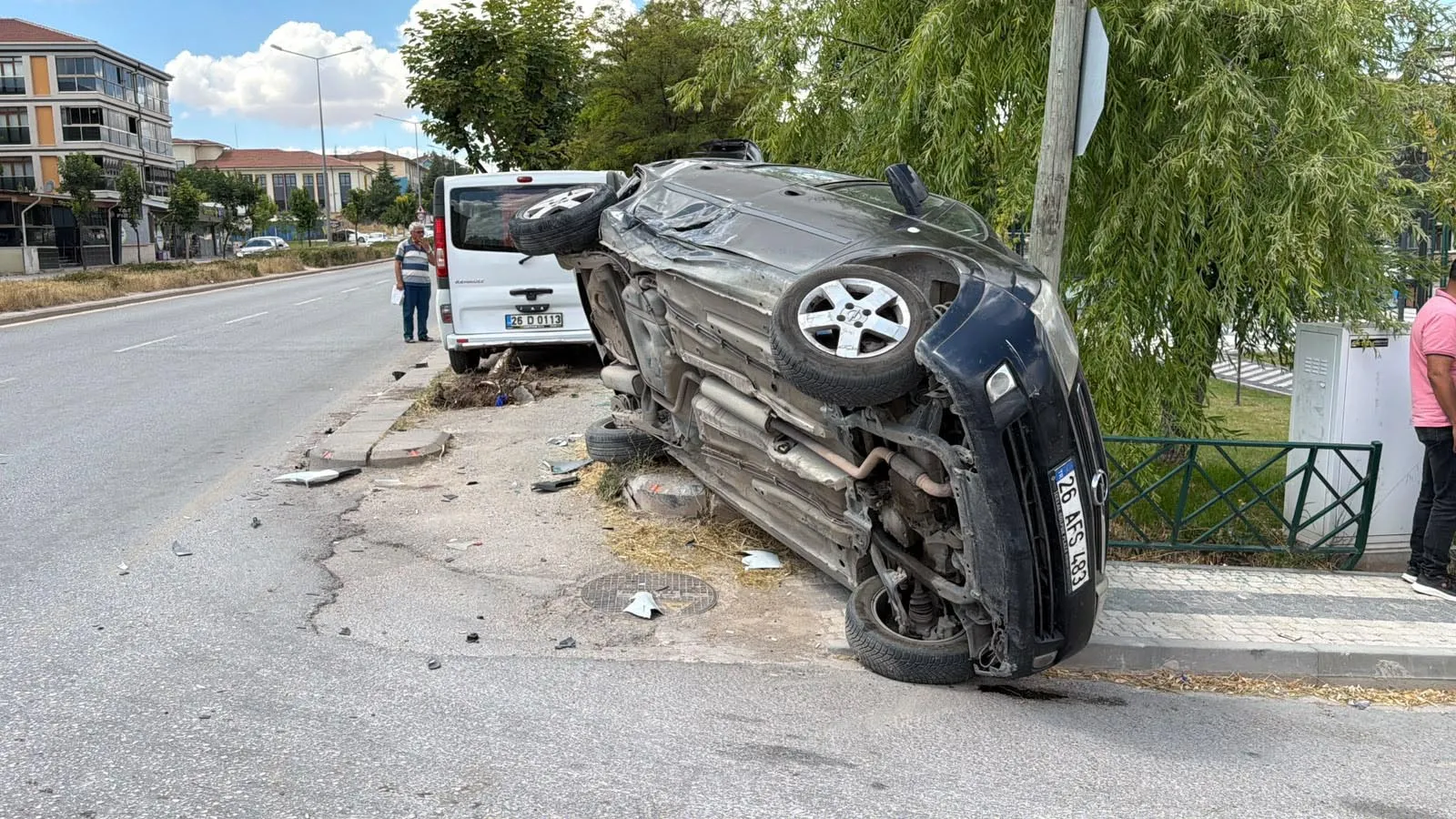 Eskişehir’de iki araç çarpıştı 8 kişi hastaneye kaldırıldı