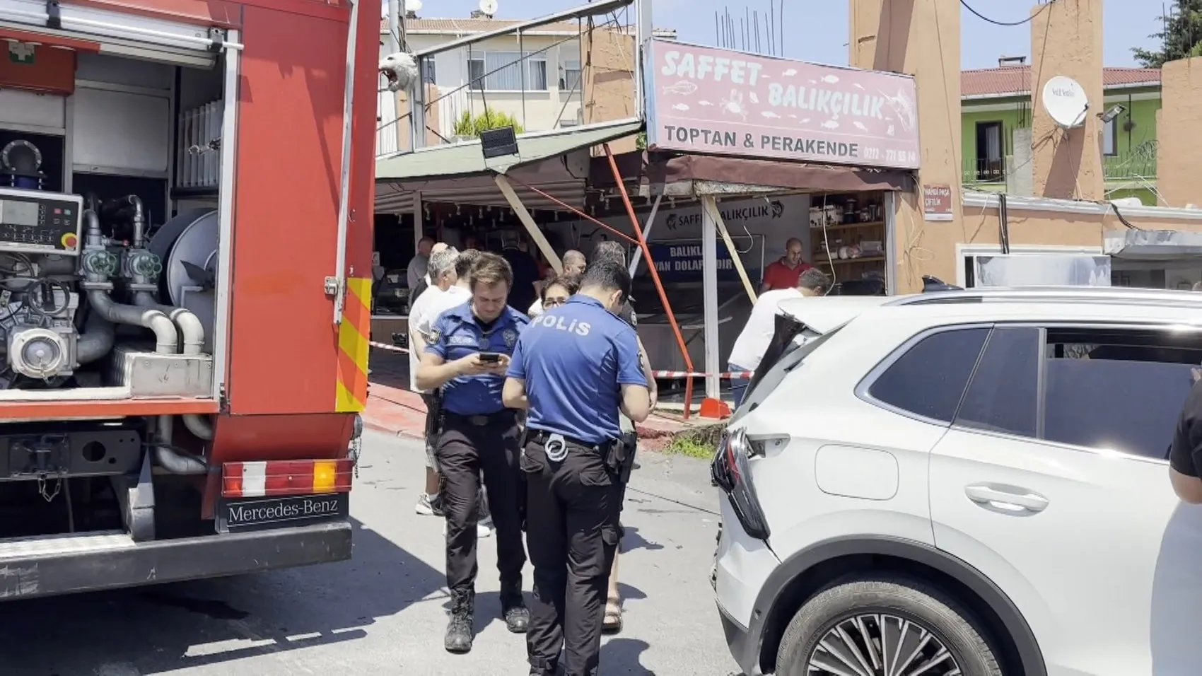 Sarıyerde kontrolden çıkan cip ortalığı savaş alanına çevirdi