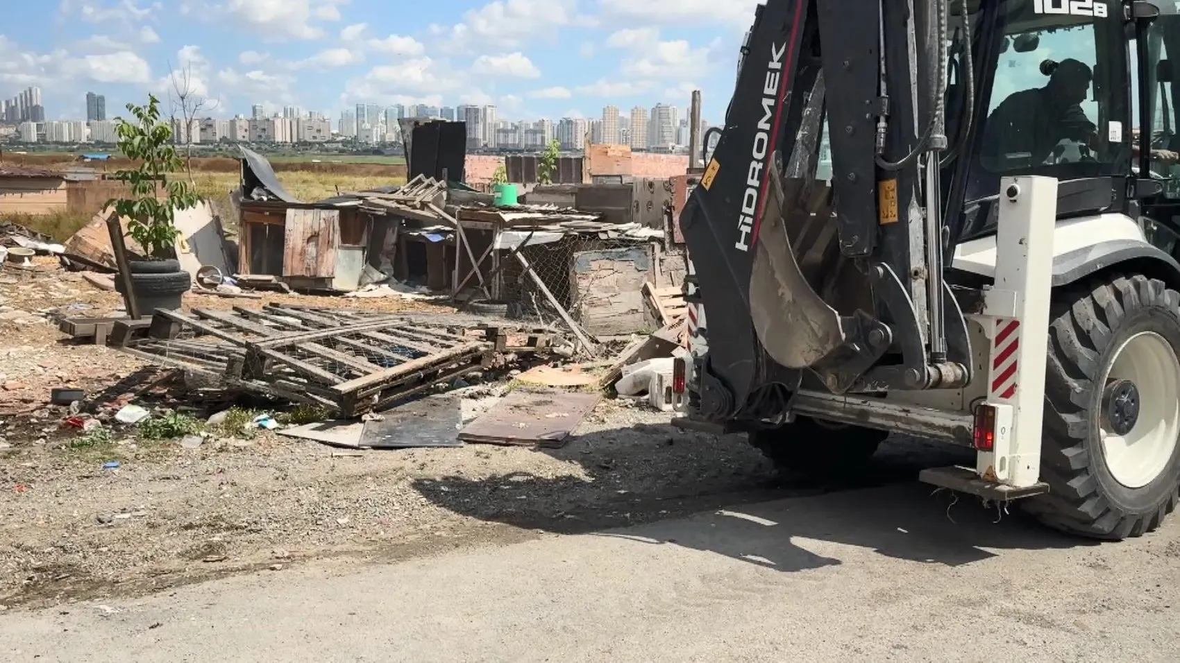 Avcılar'da kaçak yapı operasyonu