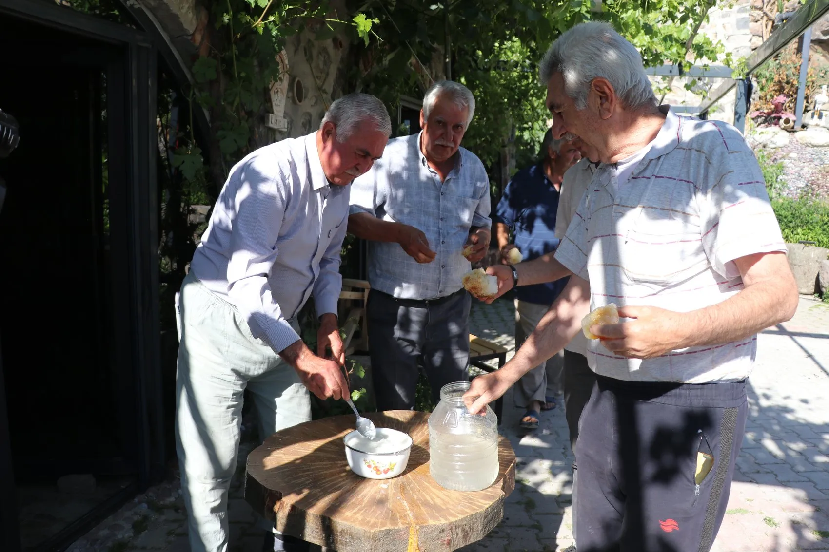 Kayseri'de 500 yıllık gelenek Yazın ortasında kar keyfi