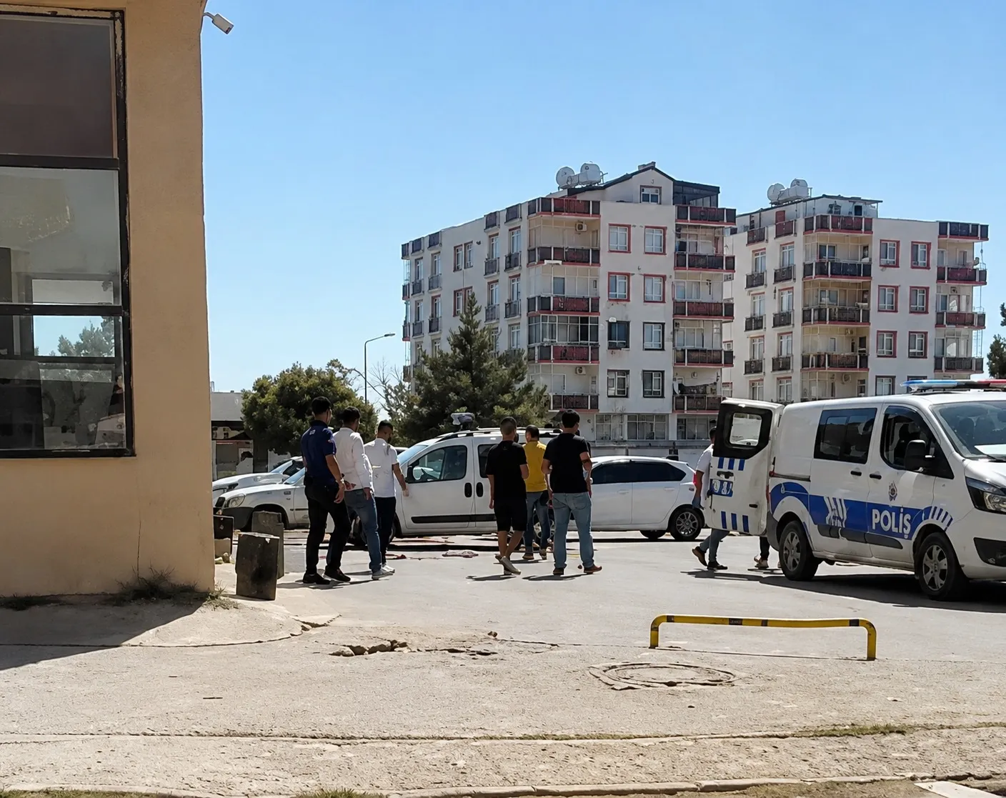 Viranşehir yolunda dehşet anları Sürücüyü dövüp silahını çaldılar