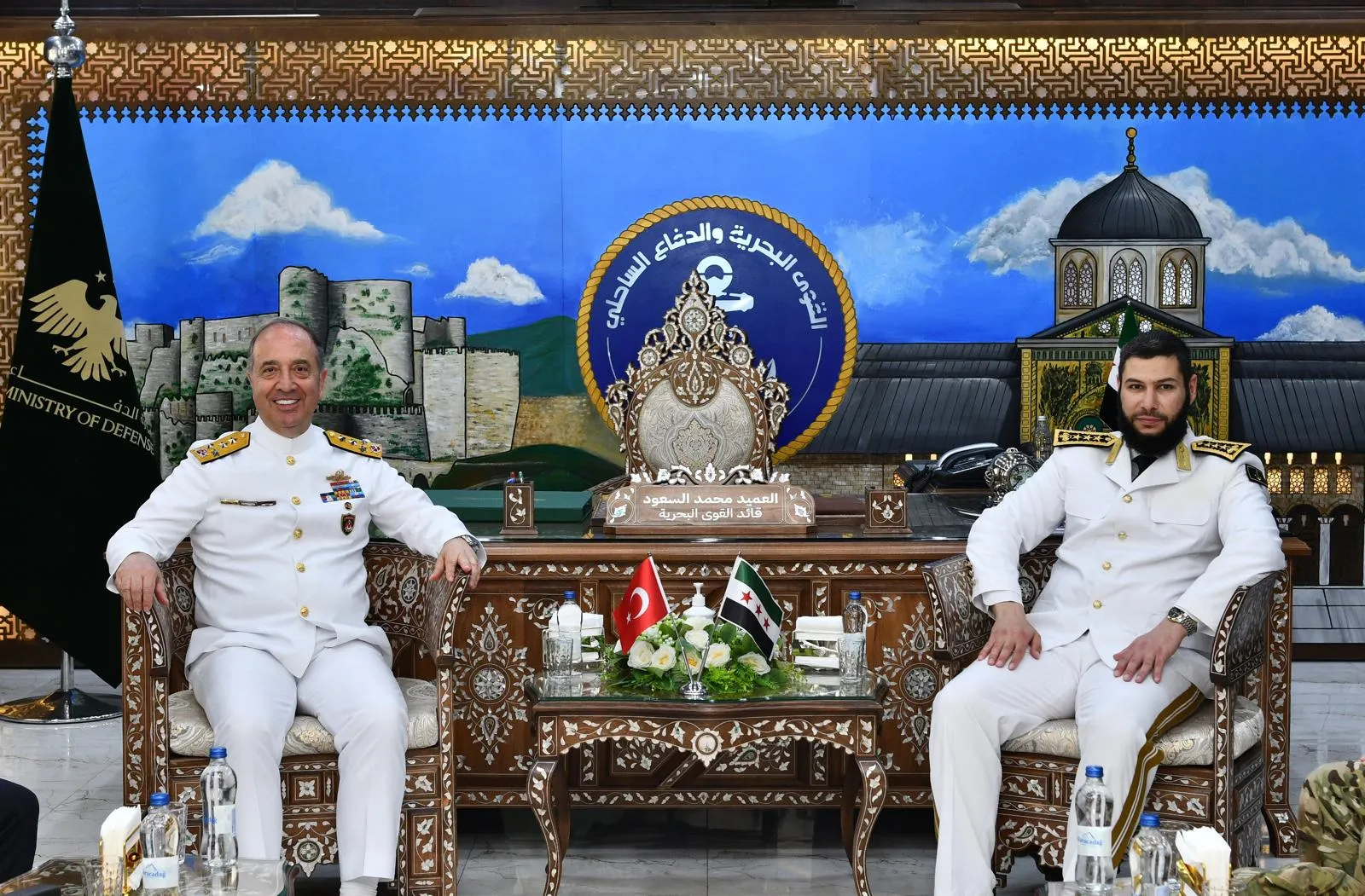 Türk donanması Lazkiye limanına demir attı
