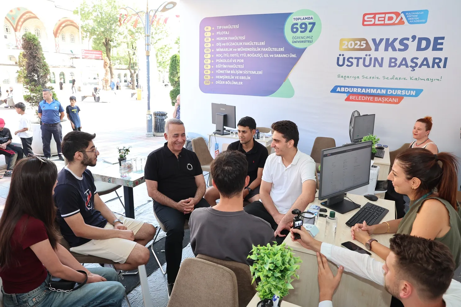 Sultangazi’de gençlerin tercih maratonuna belediye desteği