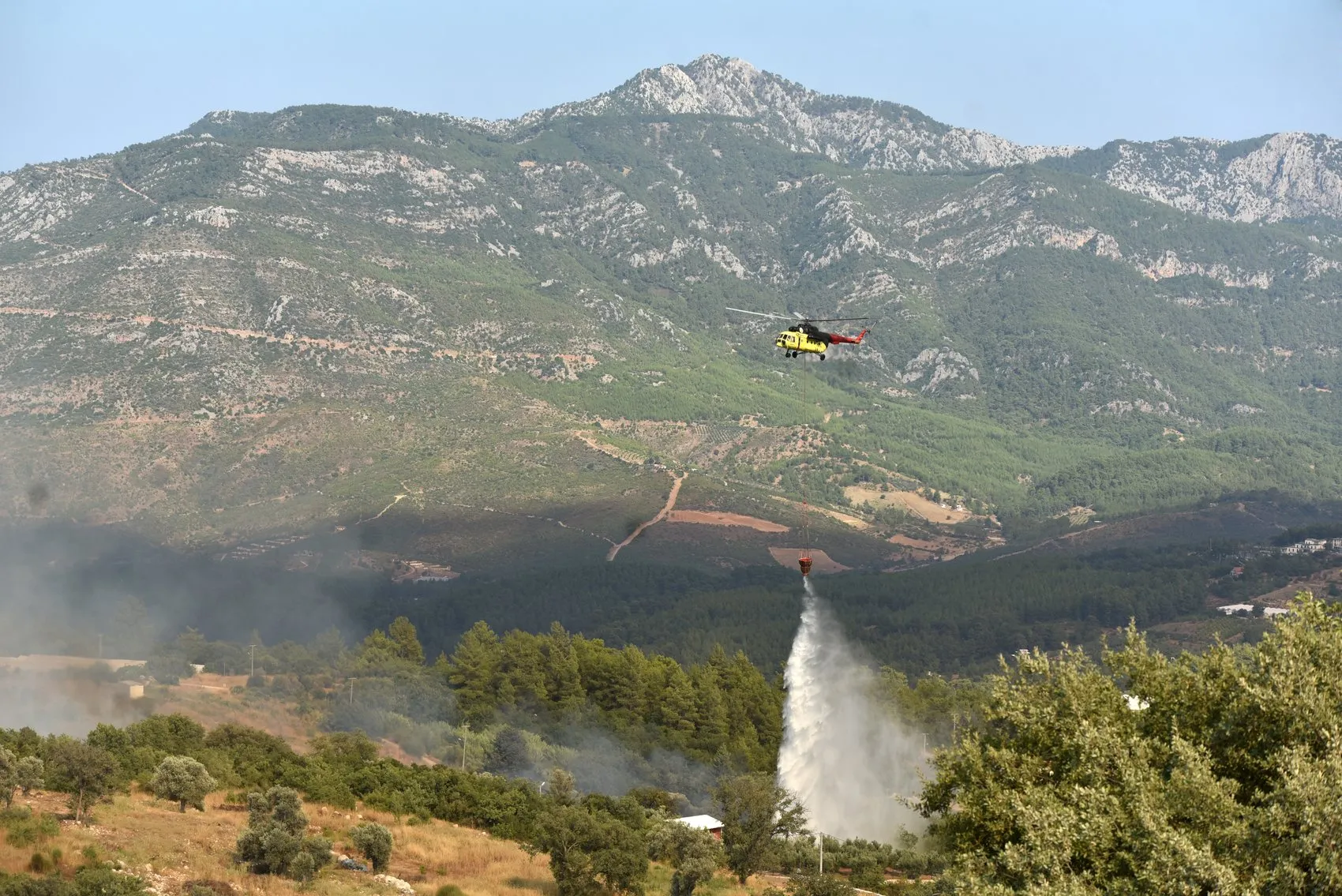Antalya yangınlarla boğuşuyor Kumluca'da 50 hane tahliye edildi