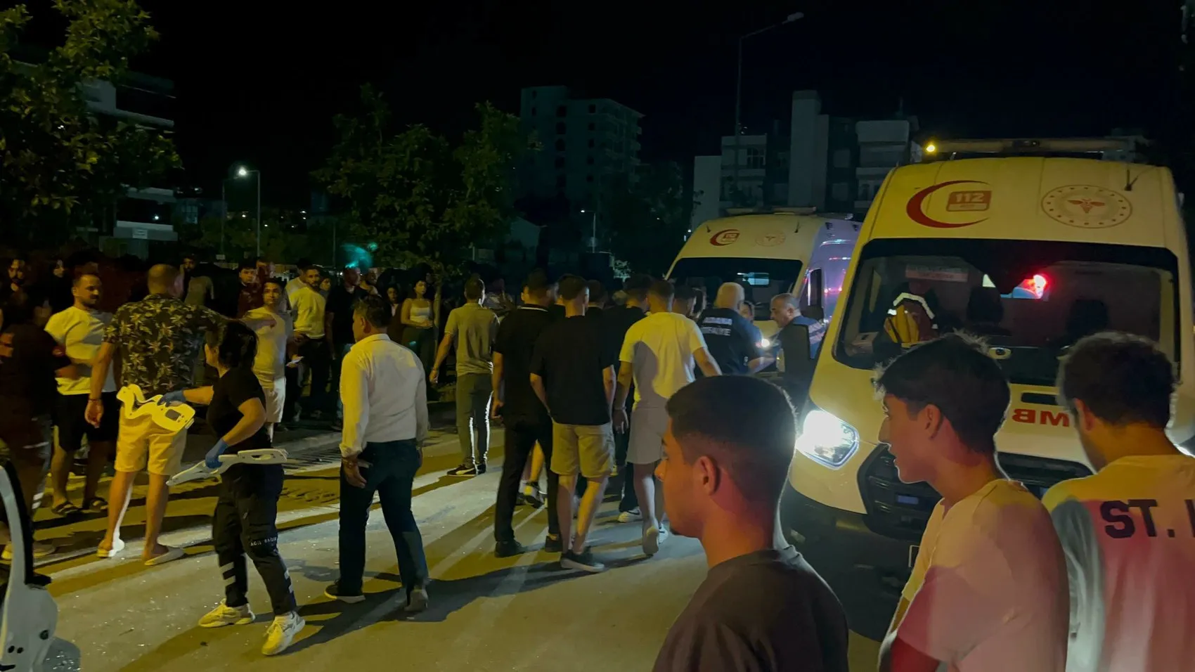 Adana Kozan'da üç araç birbirine girdi