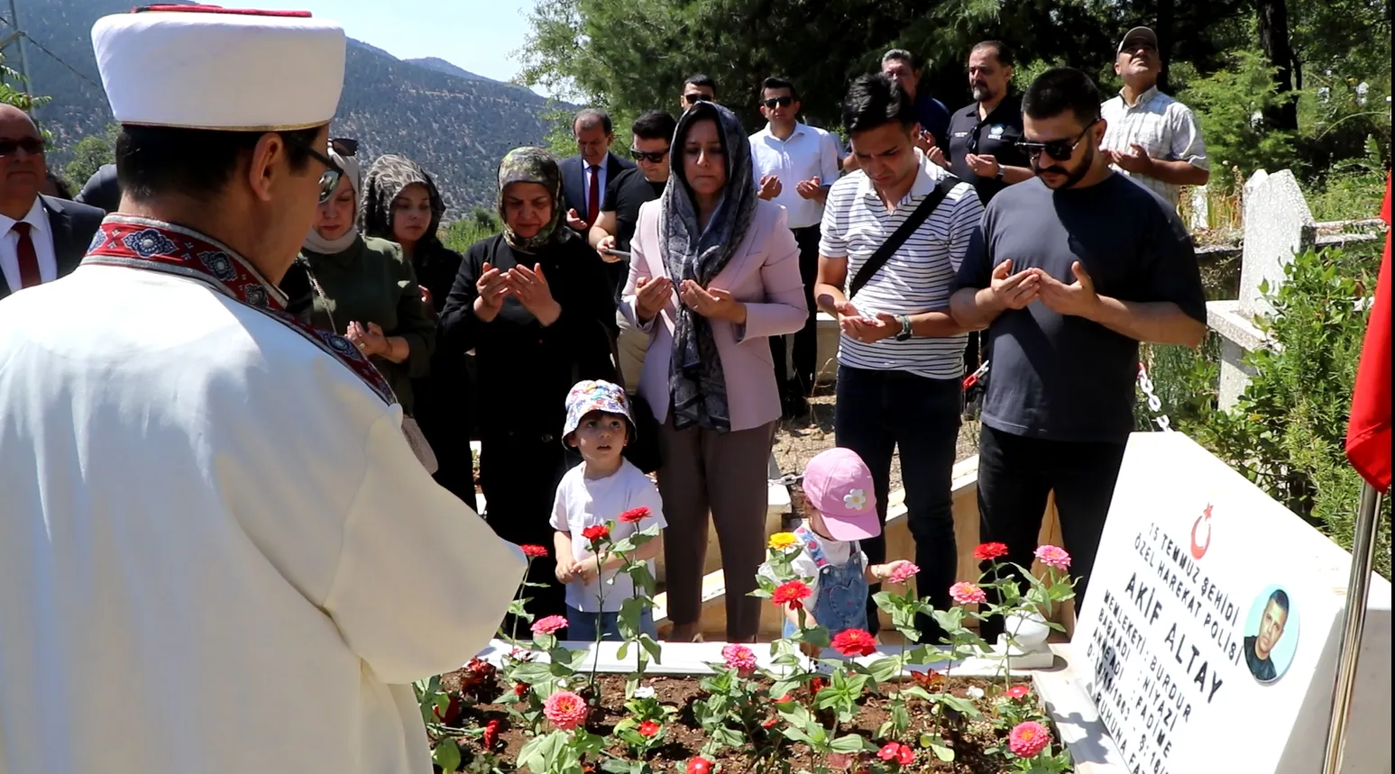 Burdur şehidini onuncu yılında dualarla andı