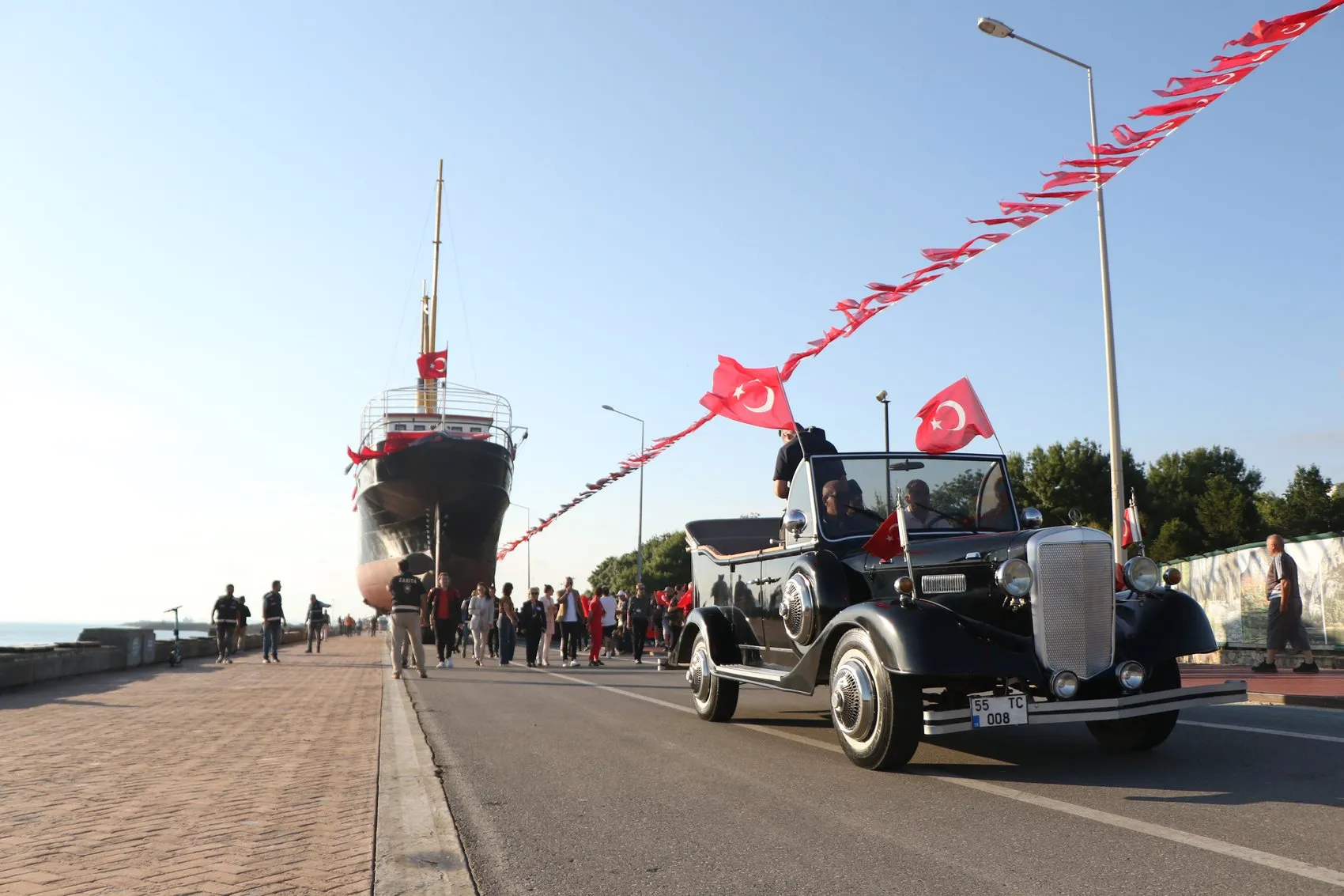 Bandırma Vapuru Samsun sokaklarında tarihi yolculuğuna çıktı
