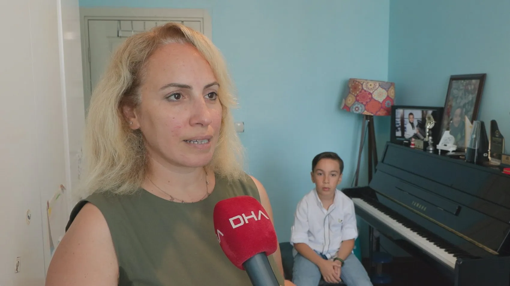 7 yaşındaki Özgür Fransa’da piyano jürisini kendisine hayran bıraktı