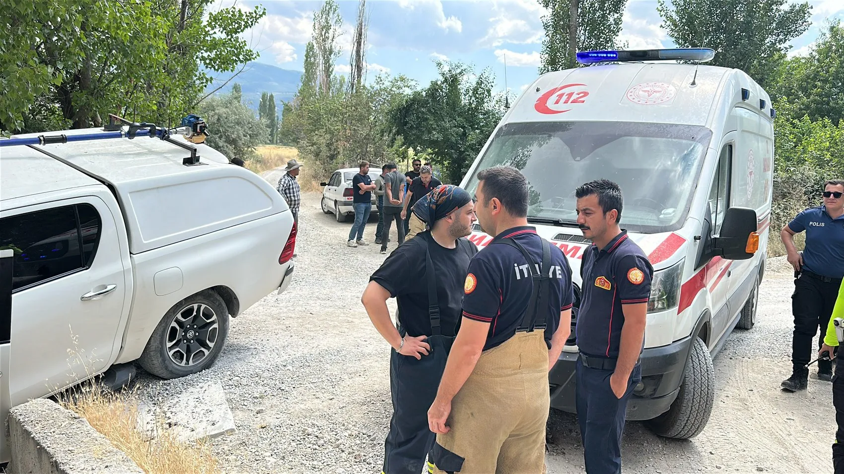 Kütahya’da kavşakta çarpışan araç kanala uçtu