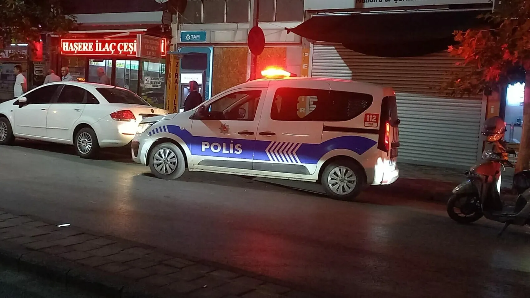 Manisa'da sokak ortasında kasklı saldırı