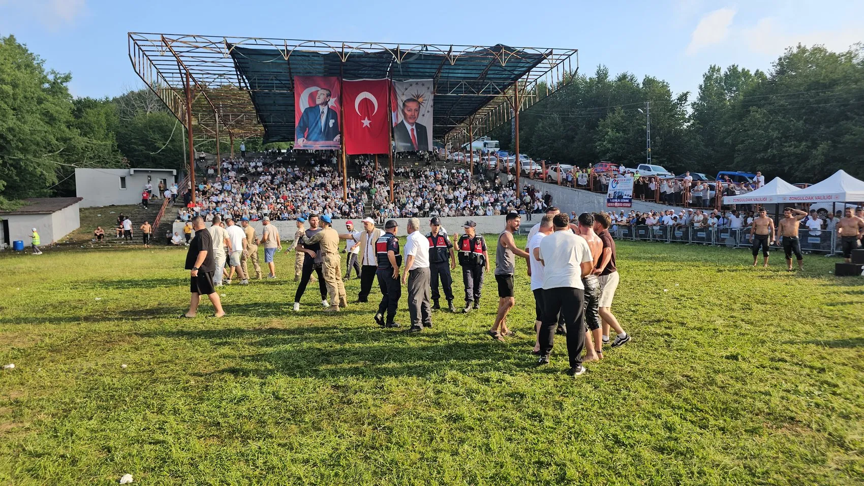 Zonguldak Dağköy güreşlerinde gergin anlar