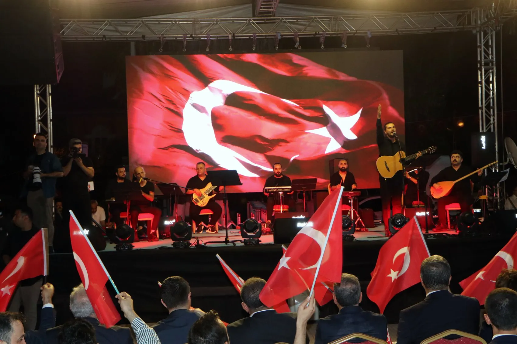 Adana 15 Temmuz için meydanlara indi