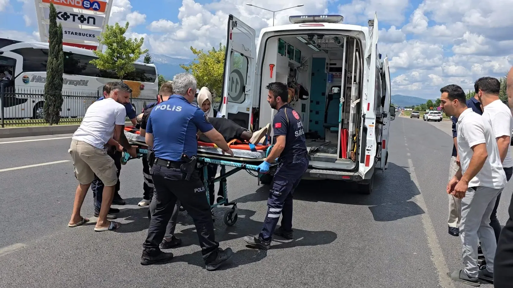 İnegöl girişinde motosiklet kazası İki kişi hastanelik oldu