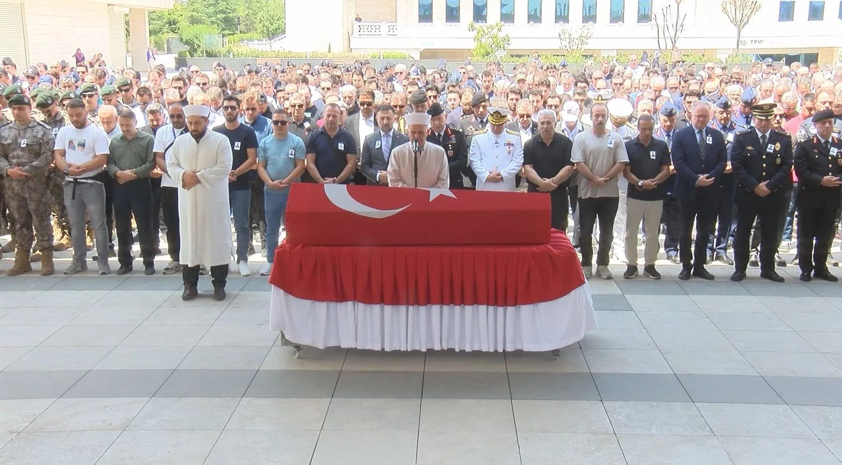 Ankara'daki helikopter kazasında hayatını kaybeden pilot son yolculuğuna uğurlandı