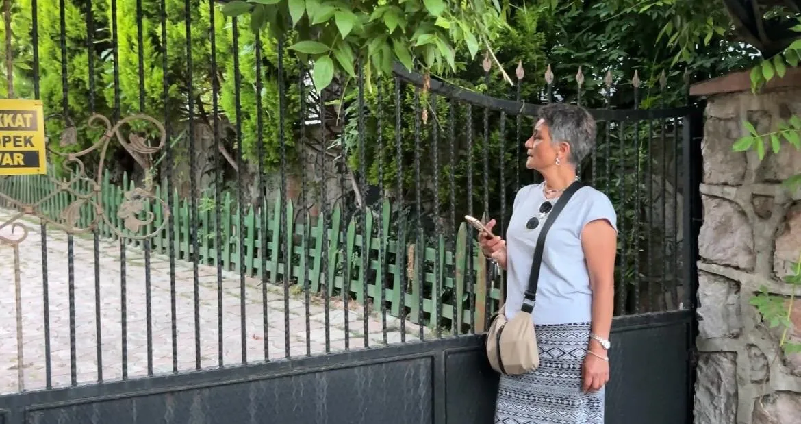 Deniz Akkaya misafir olduğu evden polis zoruyla çıkarıldı