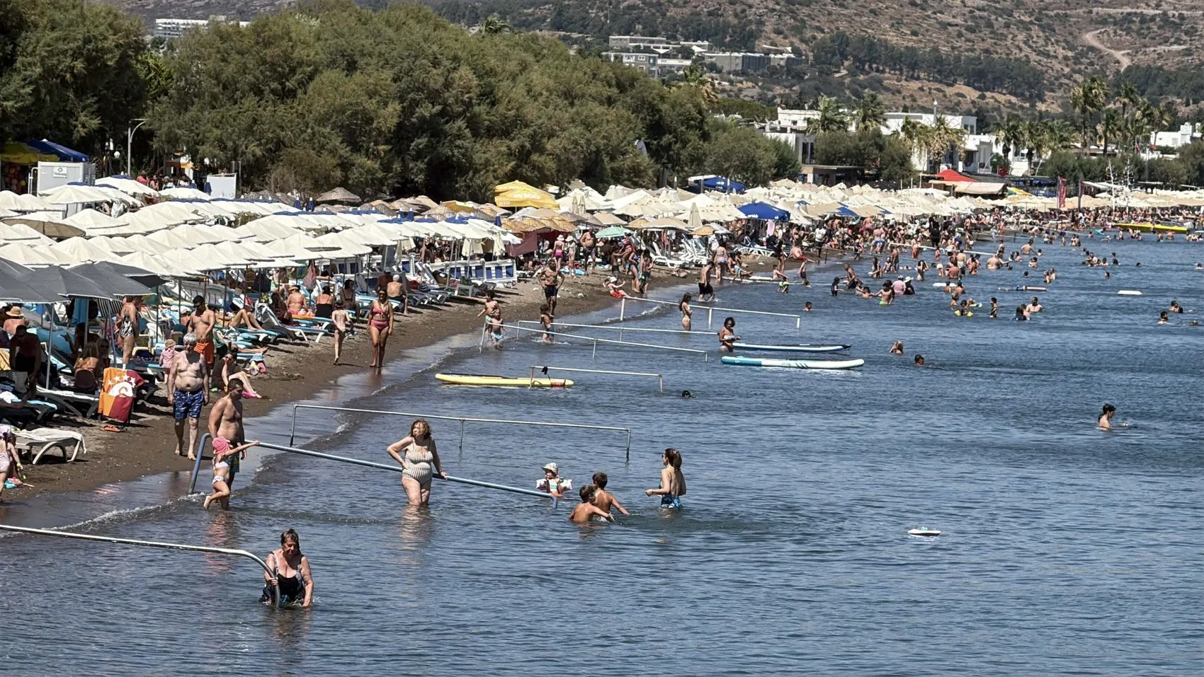 Bodrum sahilinde 38 derecelik sıcak mesai