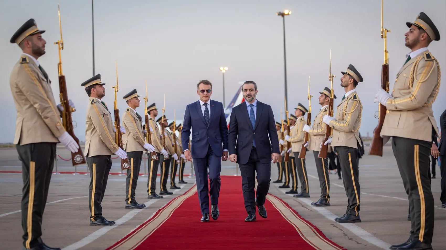 Macron 15 yıl aradan sonra Şam'a gitti