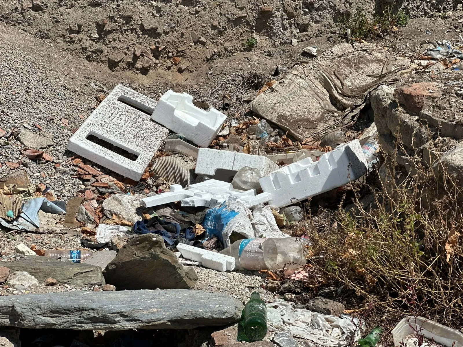 İznik’teki Roma hamamı çöplüğe döndü