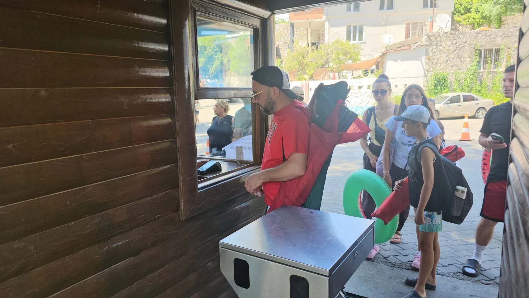 Zonguldak Kapuz Plajı'nda adım atacak yer kalmadı