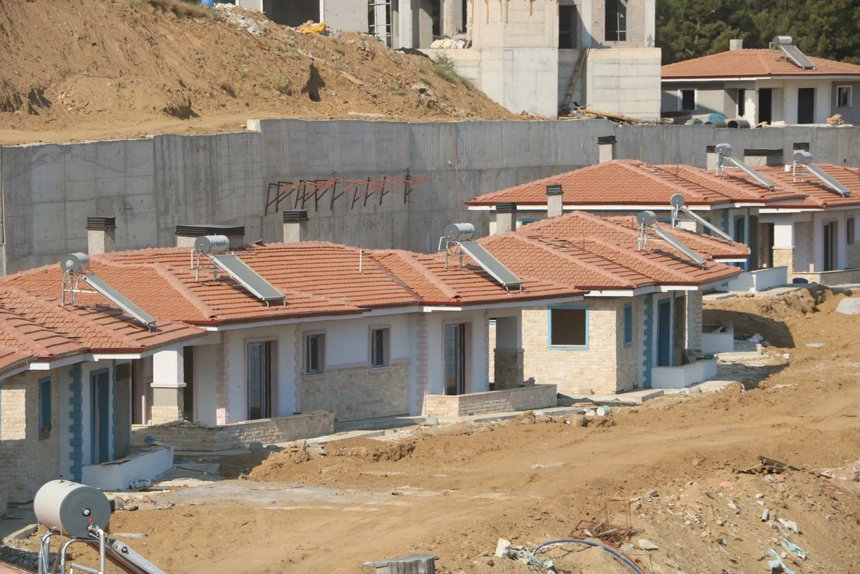 Ödemiş yangınında evini kaybedenler yeni yuvalarına kavuşuyor
