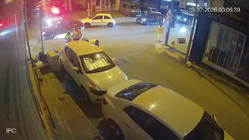 Gebze’de polis aracının burnunun dibinde kaza kamerada