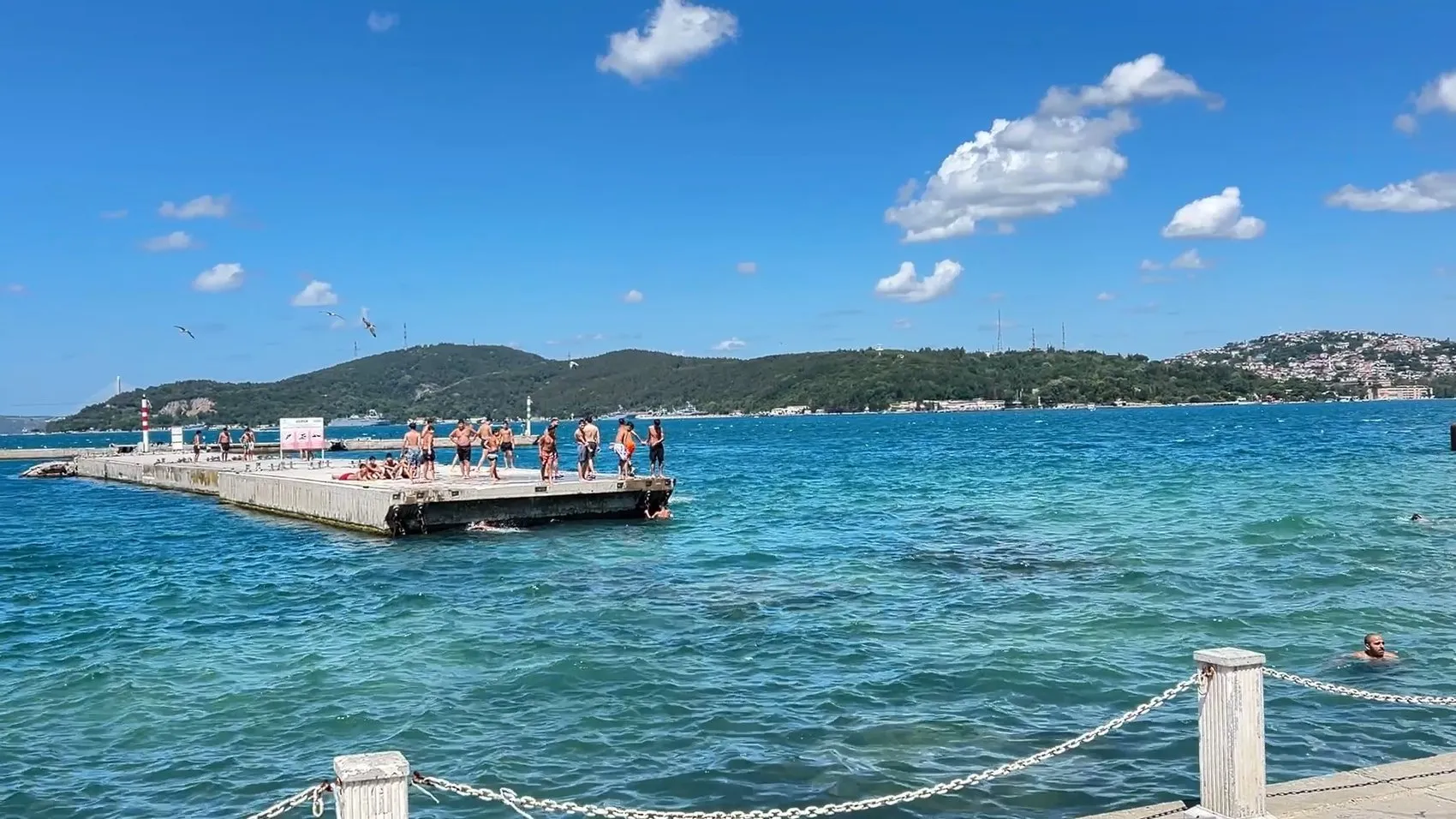 Tarabya sahilinde yüzen genç akıntıya kapılarak boğulma tehlikesi yaşadı