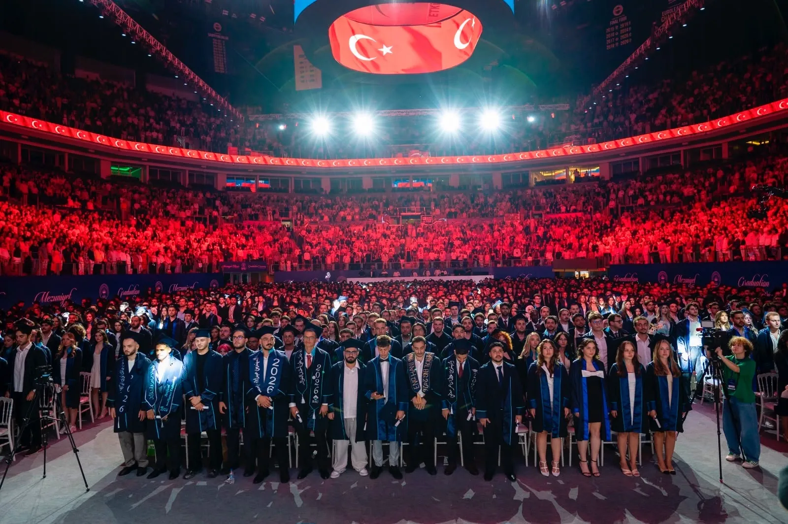 32 yaşında ikinci üniversitesini birincilikle bitirdi