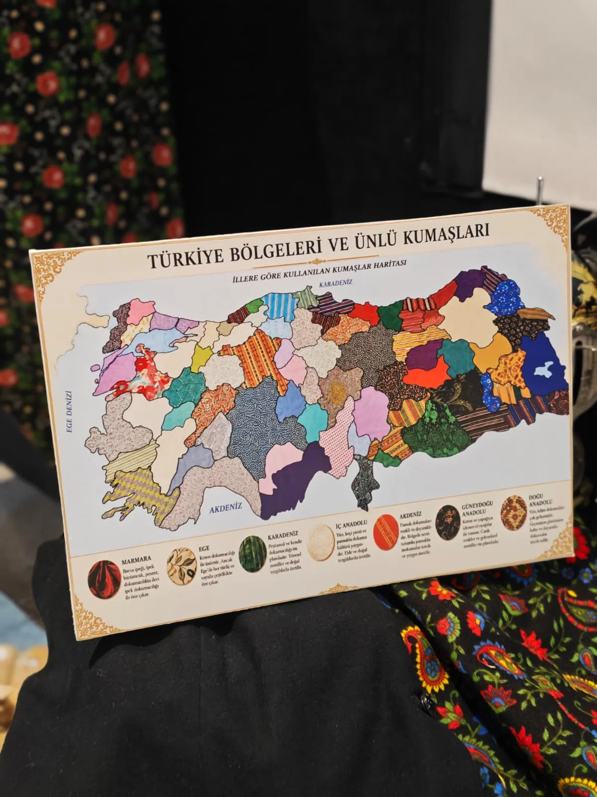 Seksen bir ilin kumaşı dev bir Türkiye haritasına dönüştü
