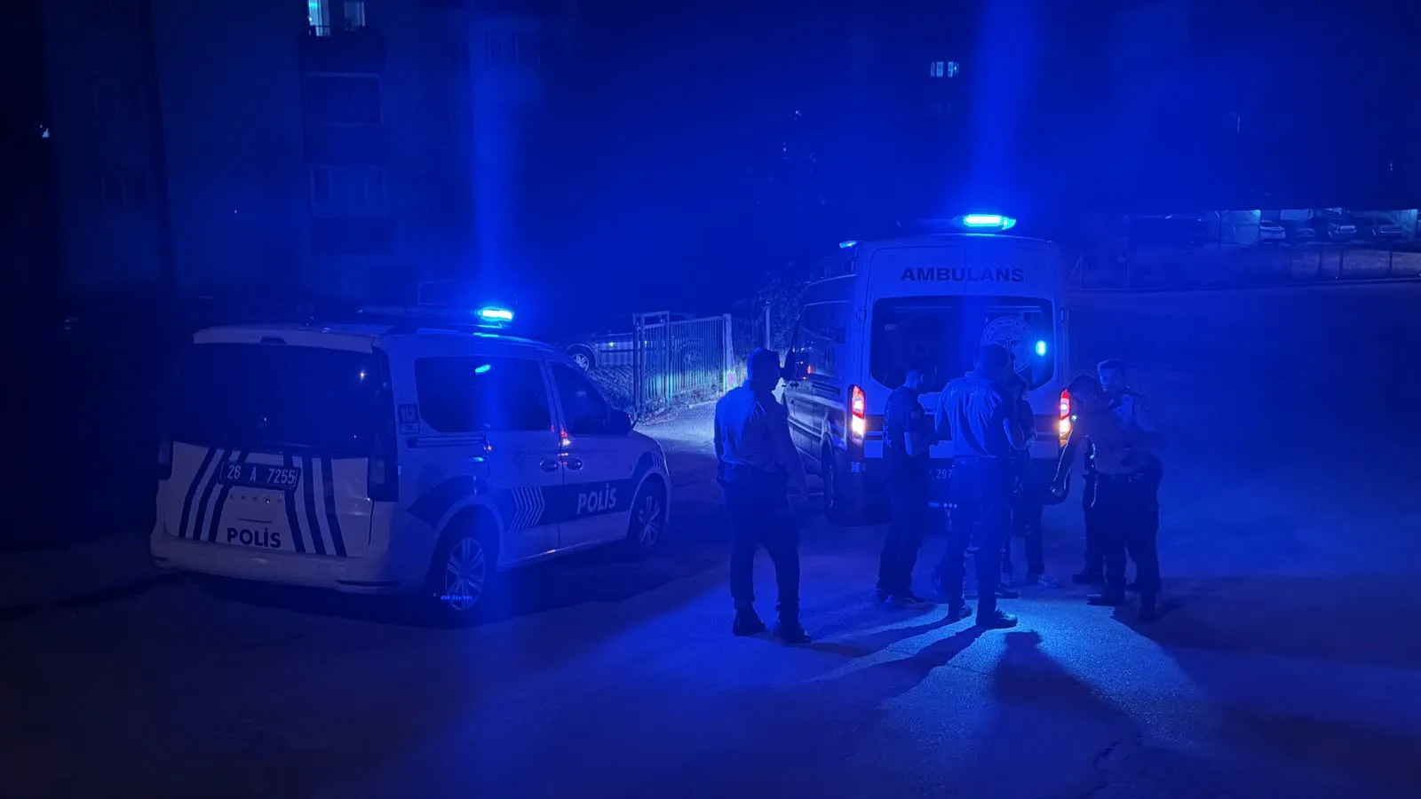 Eskişehir’de sahte plakalı araçla kaçan şüpheliler bekçiyi yaraladı