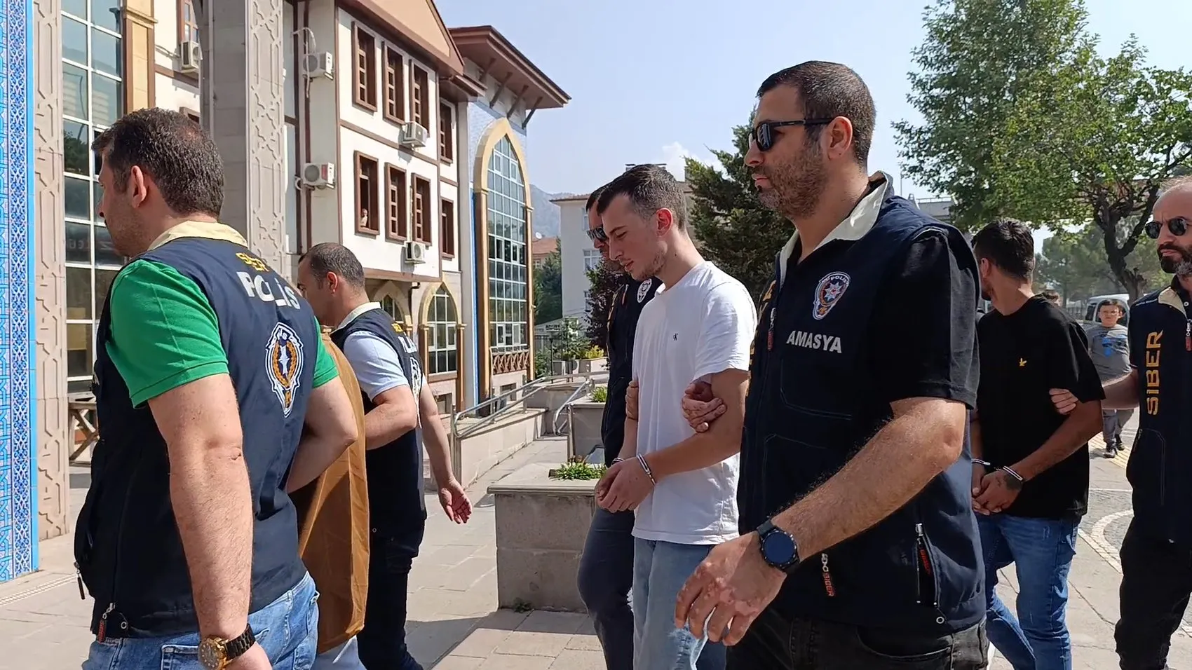 Siber çeteye 9 ilde büyük operasyon 14 kişi cezaevinde