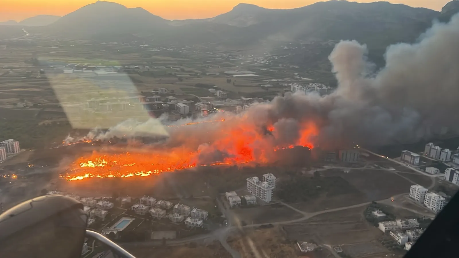 Silifke'de ormanlık alanda çıkan yangın korkuttu