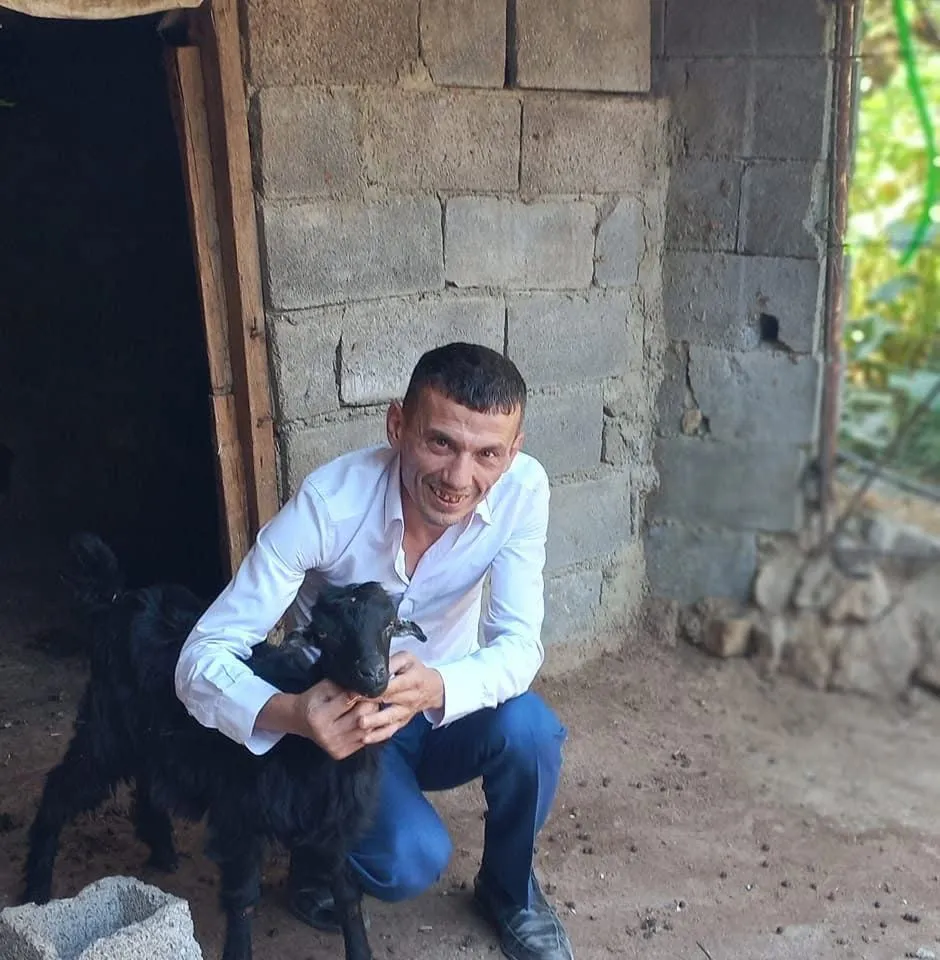 Komşusunu bıçakla yaralayıp altınını çaldı