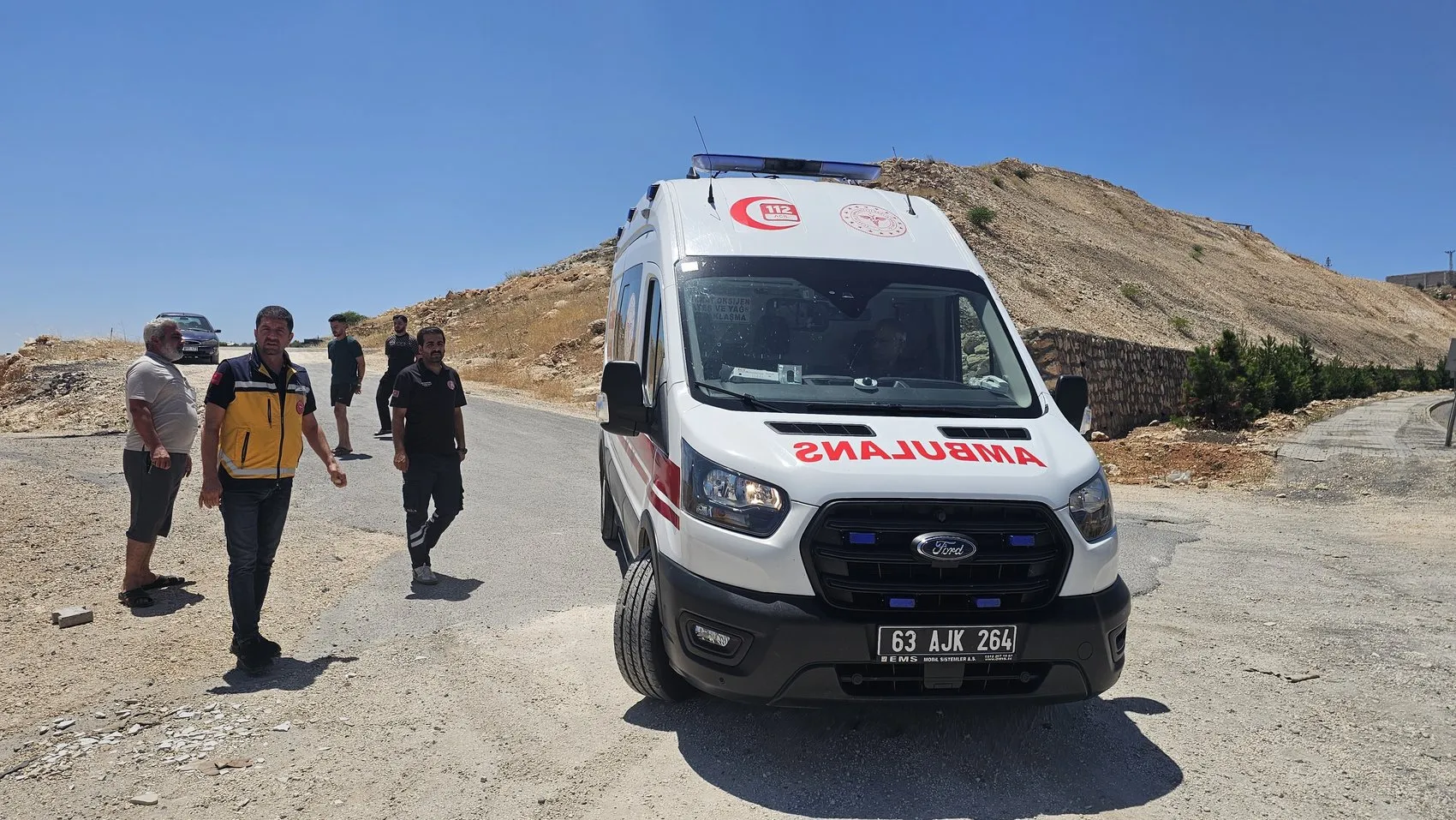 Şanlıurfa'da boş arazide battaniyeye sarılmış yabancı uyruklu bir ceset bulundu