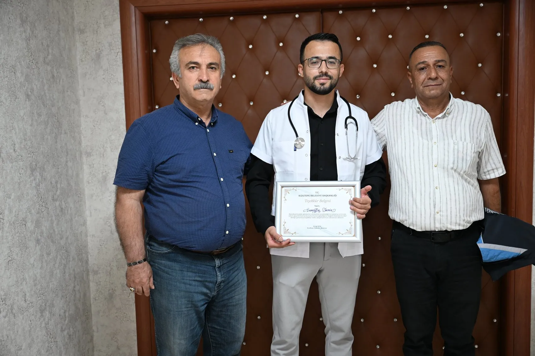 Gece zabıta gündüz tıp öğrencisiydi şimdi doktor oldu
