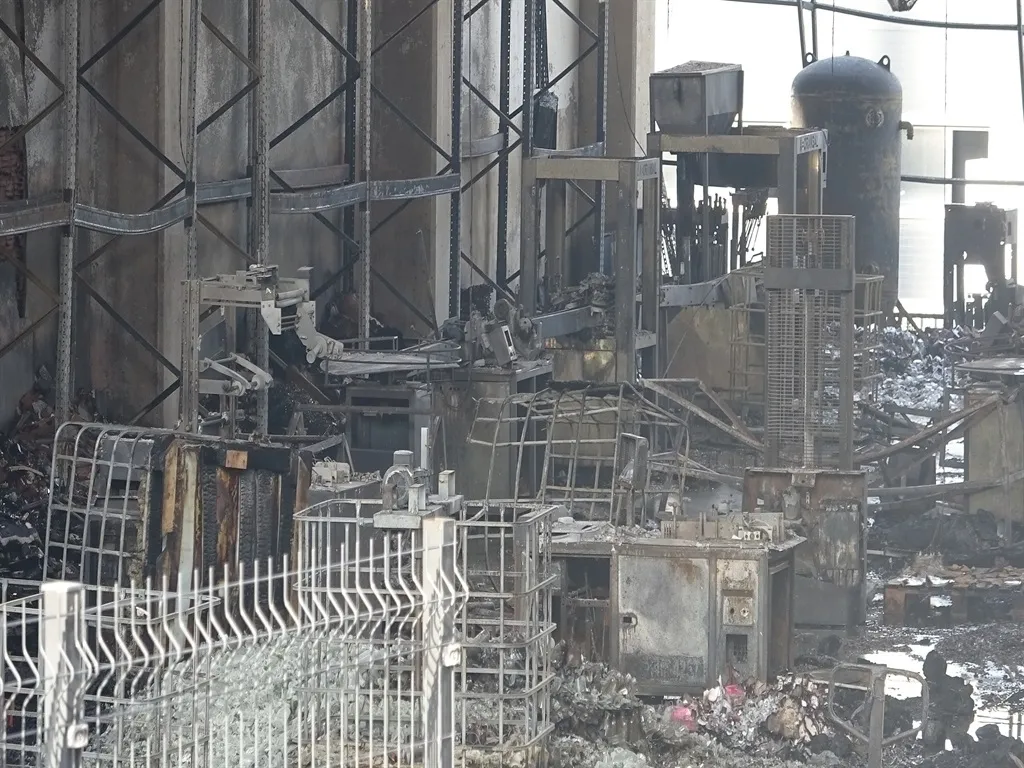 Dilovası’ndaki fabrika yangınında belediye görevlilerine tahliye kararı