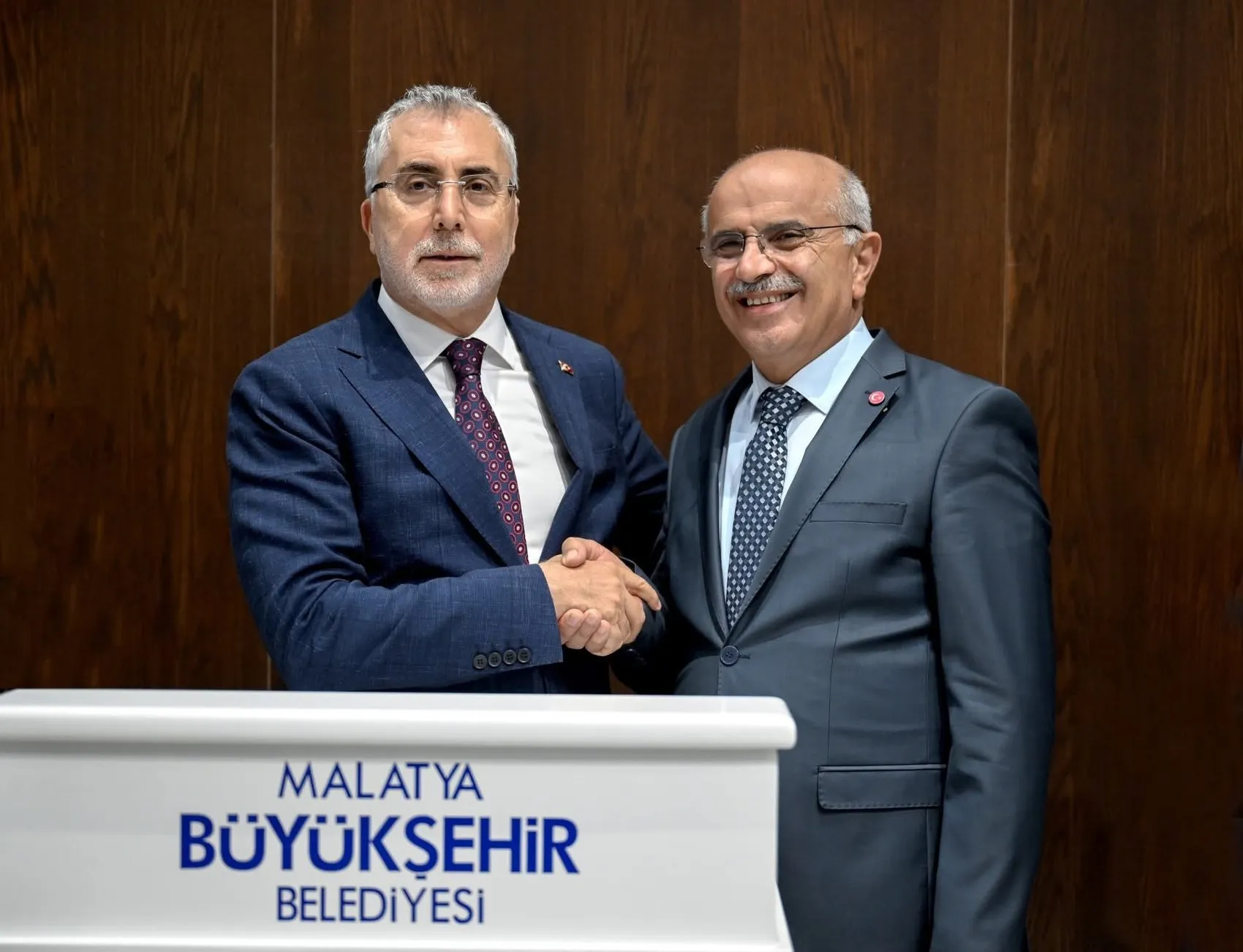Bakan Işıkhan Malatya’dan dünya siyasetine seslendi