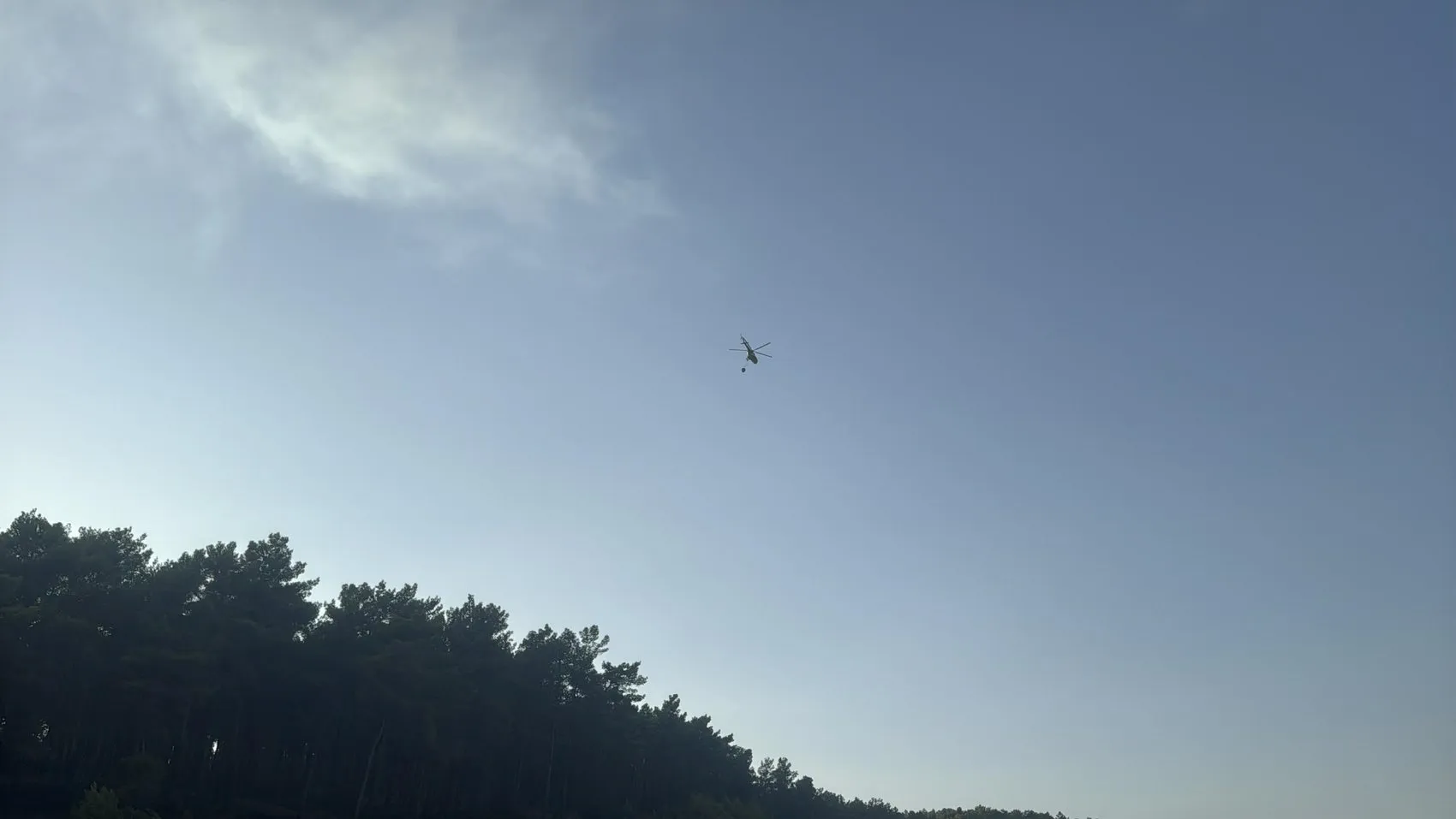 Seydikemer yangınında gün ağarınca havadan müdahale yeniden başladı