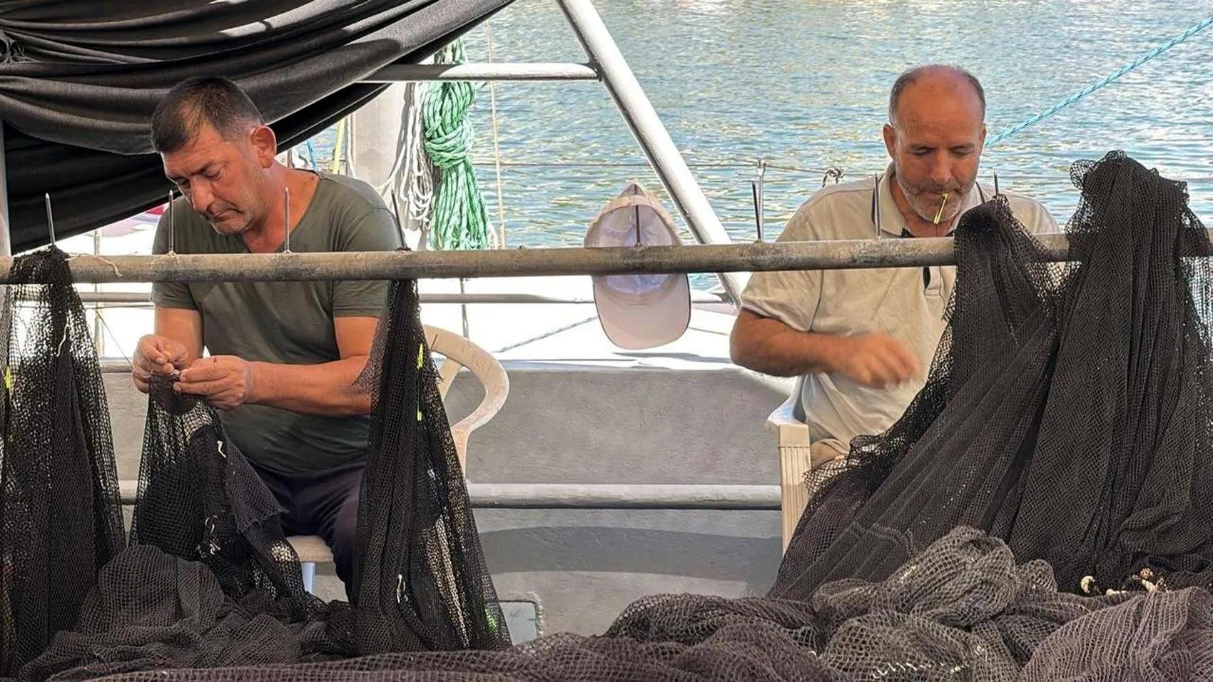 Tekirdağlı balıkçılar ağlarını onarıyor Bu sezon palamut bereketi kapıda