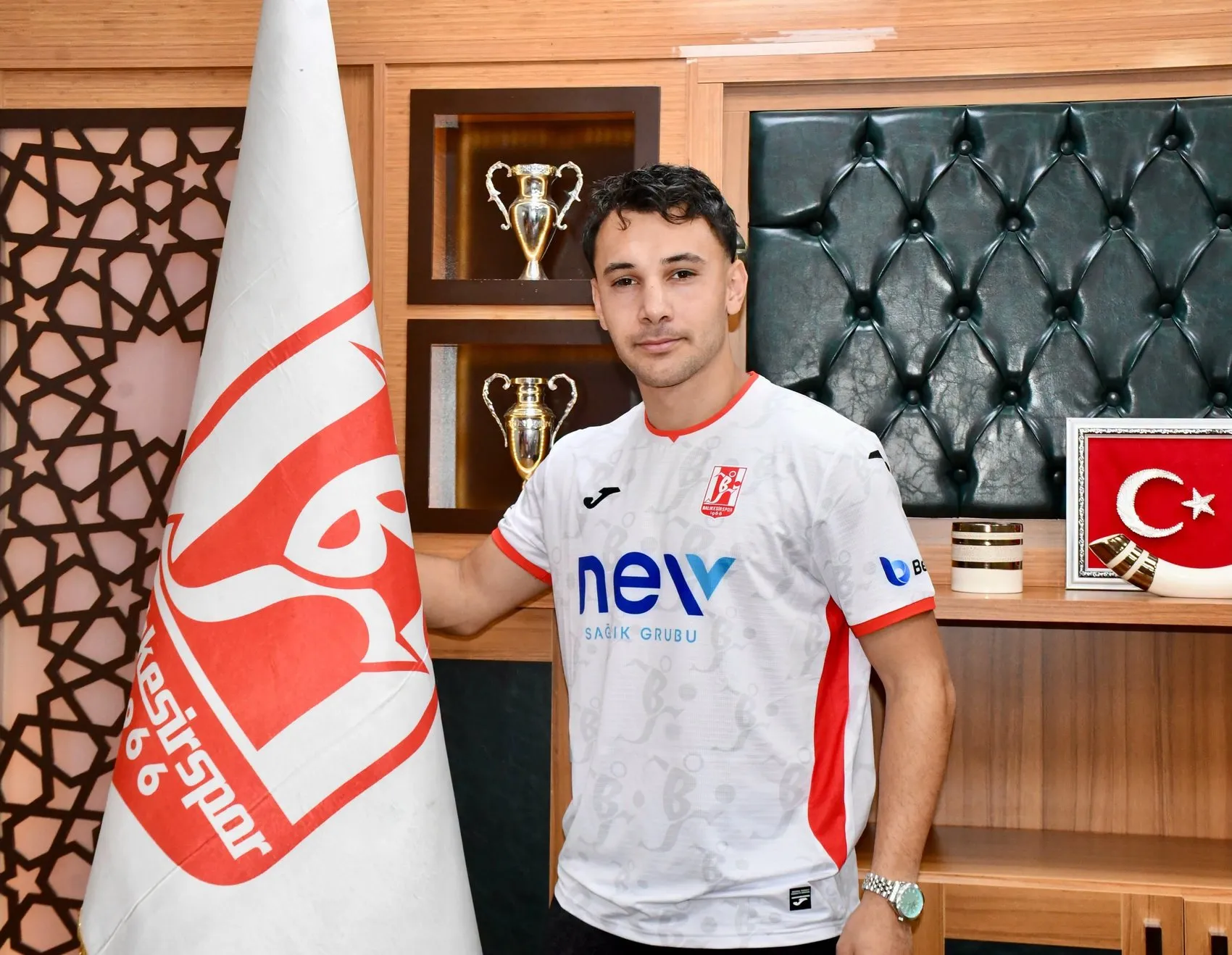 Balıkesirspor kanat oyuncusu Celal Emir ile yola devam ediyor