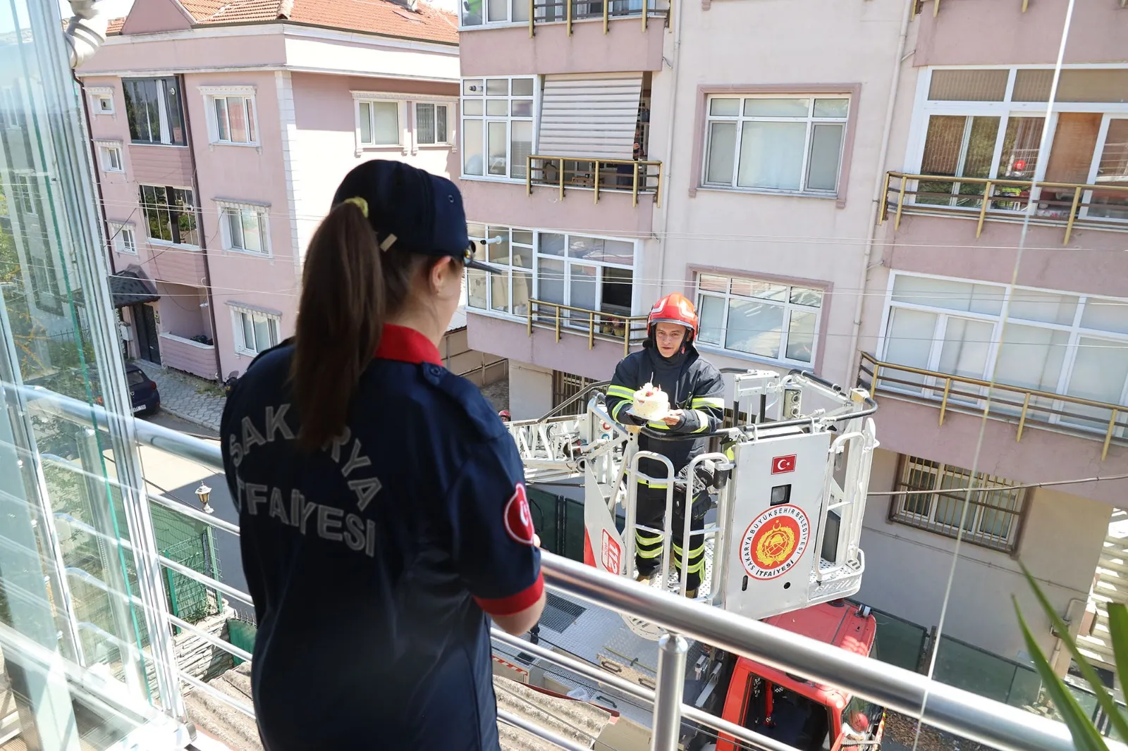 İtfaiye ekiplerinden Nihal Su için unutulmaz doğum günü sürprizi