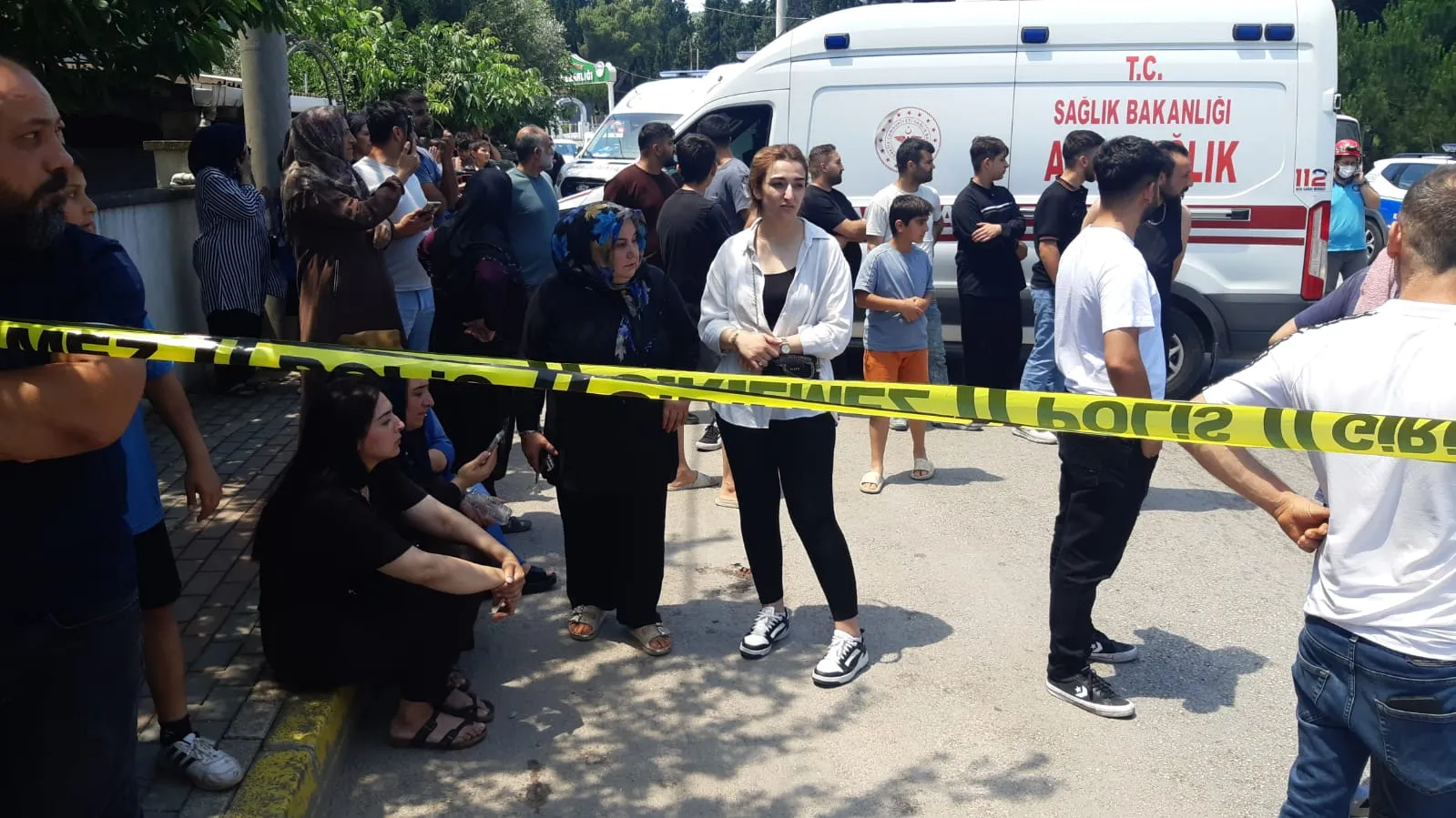 Kocaeli Körfez'de fabrika yangını kontrol altına alındı