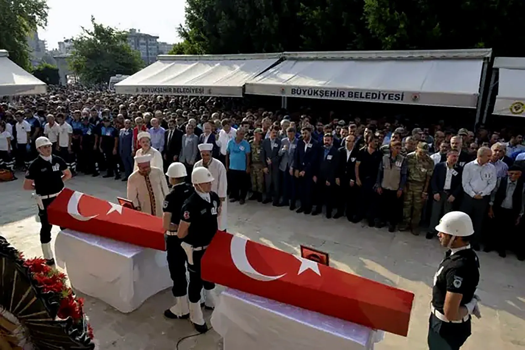 İkizlerini 15 Temmuz'da kaybeden babanın vatan vurgusu