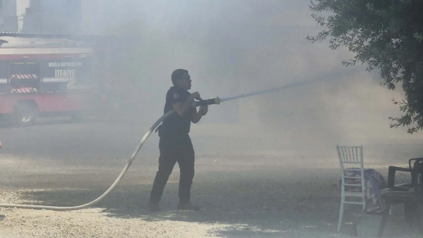 Bodrum'da personel yatakhanesinde korkutan yangın