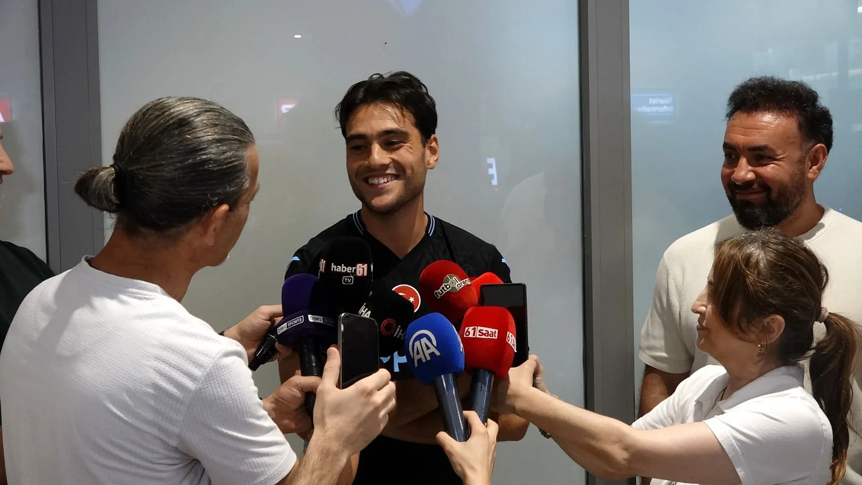 Trabzonspor’un yeni yıldızı Aral Şimşir şehre ayak bastı