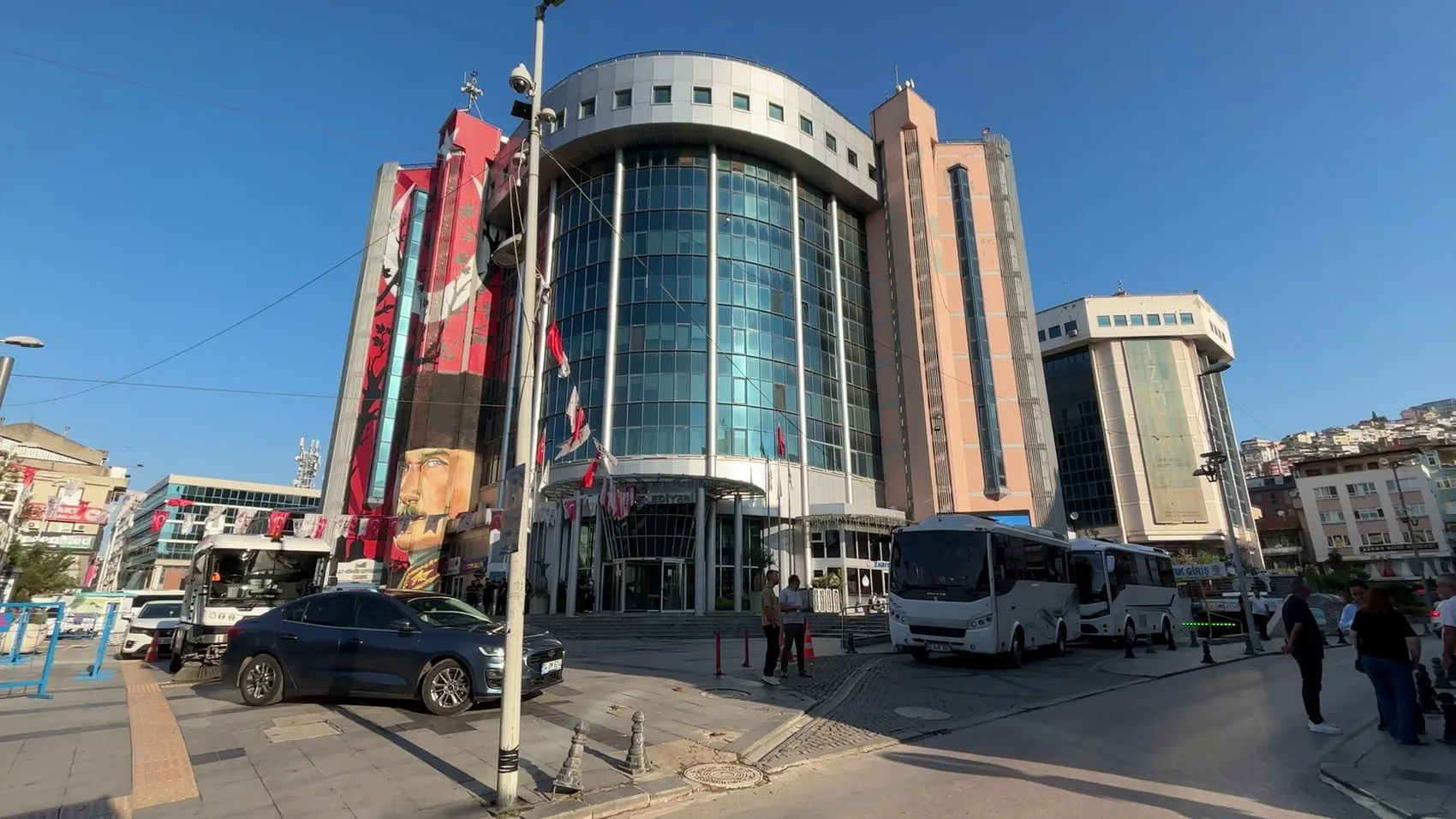 İzmit Belediye Başkanı Hürriyet ve eşine operasyon