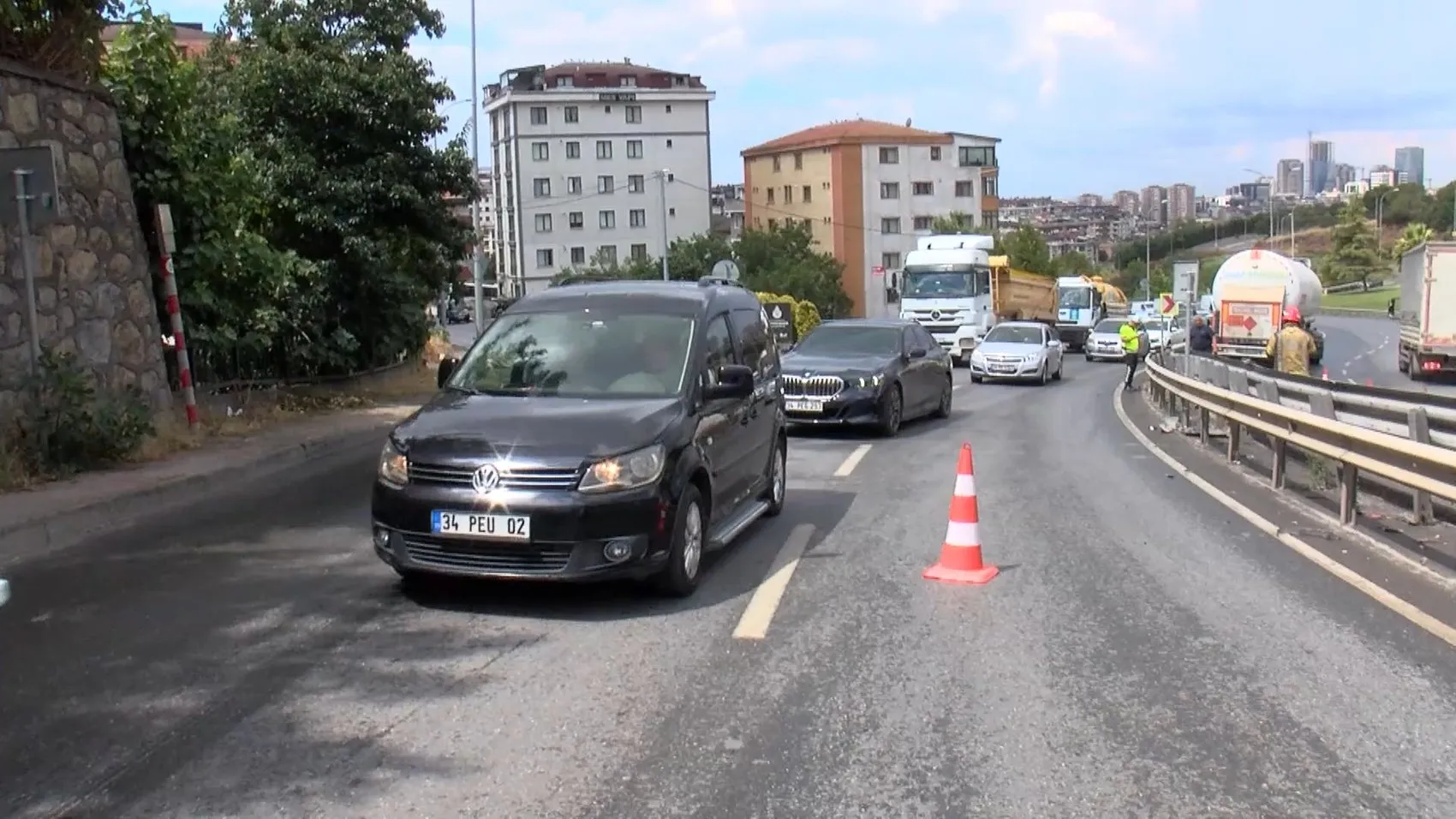 Maltepe'de yağmurlu yolda zincirleme kaza