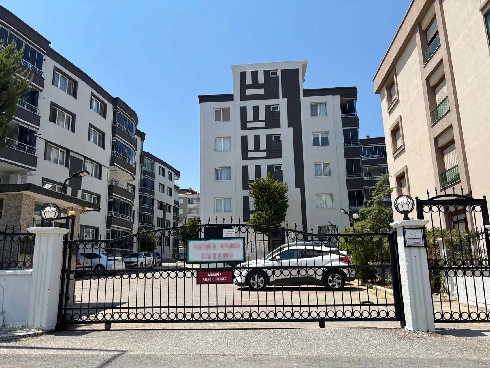 İzmir'de otomatik kapı dehşeti 11 yaşındaki çocuğun kolunu kırdı