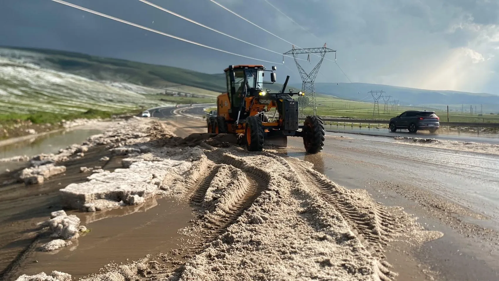 Ardahan’da dolu yağışı hayatı felç etti