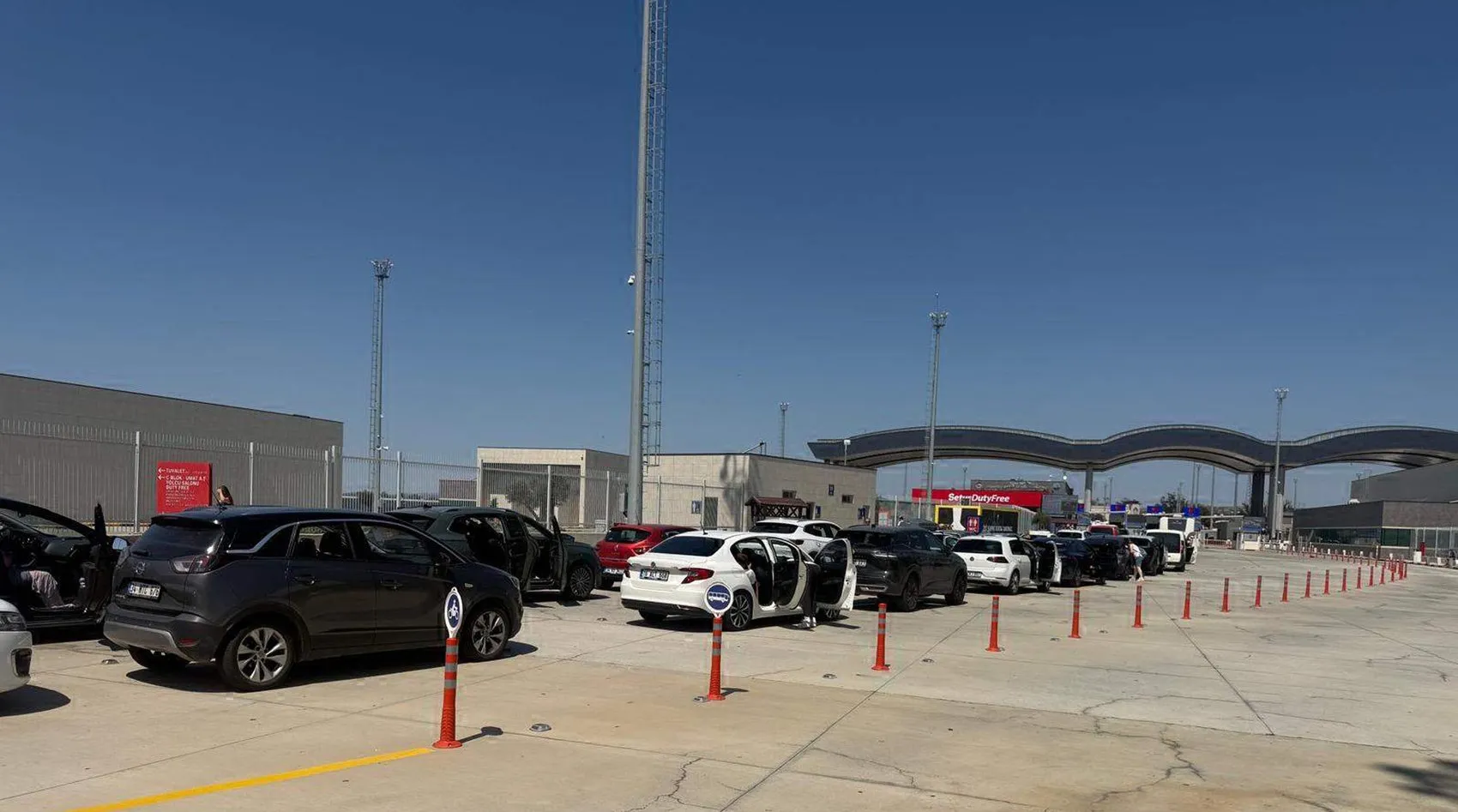 Yunanistan sınırındaki dört saatlik geçiş krizi sona erdi